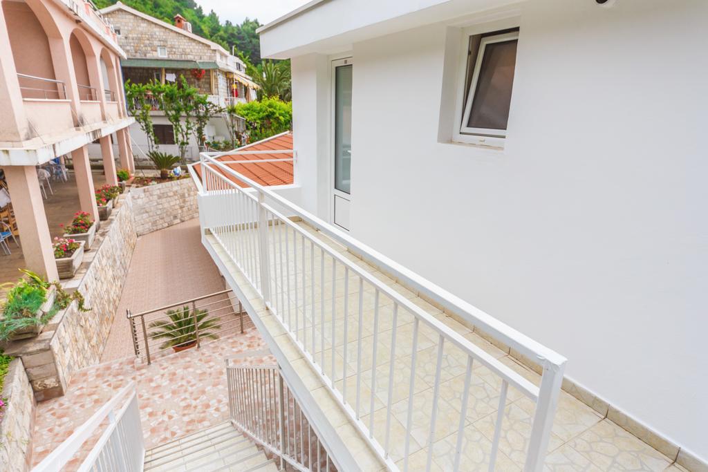 Apartmani Steni Sveti Stefan Eksteriør bilde